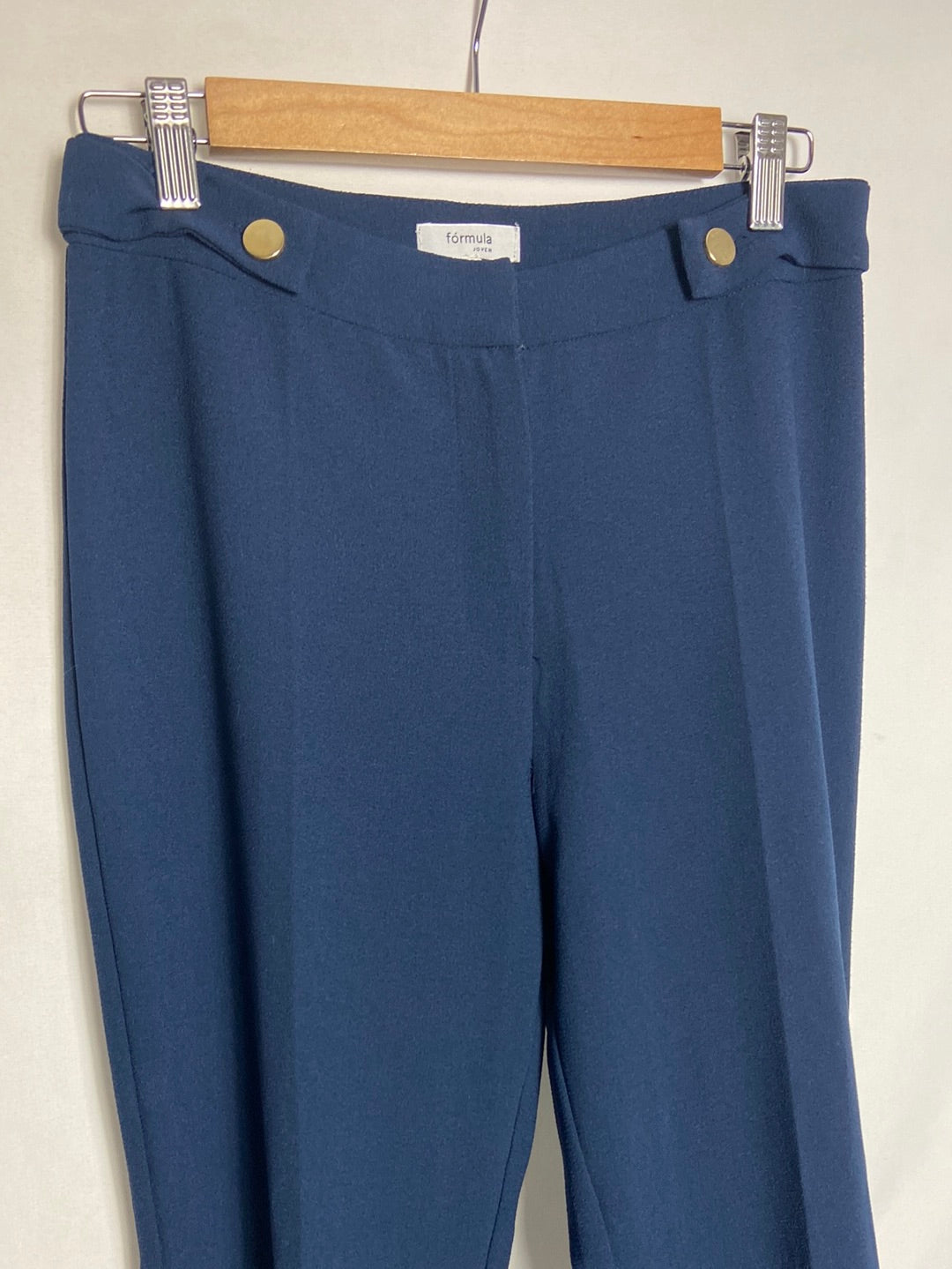 FORMULA JOVEN. Pantalón azul botones dorados. T 40