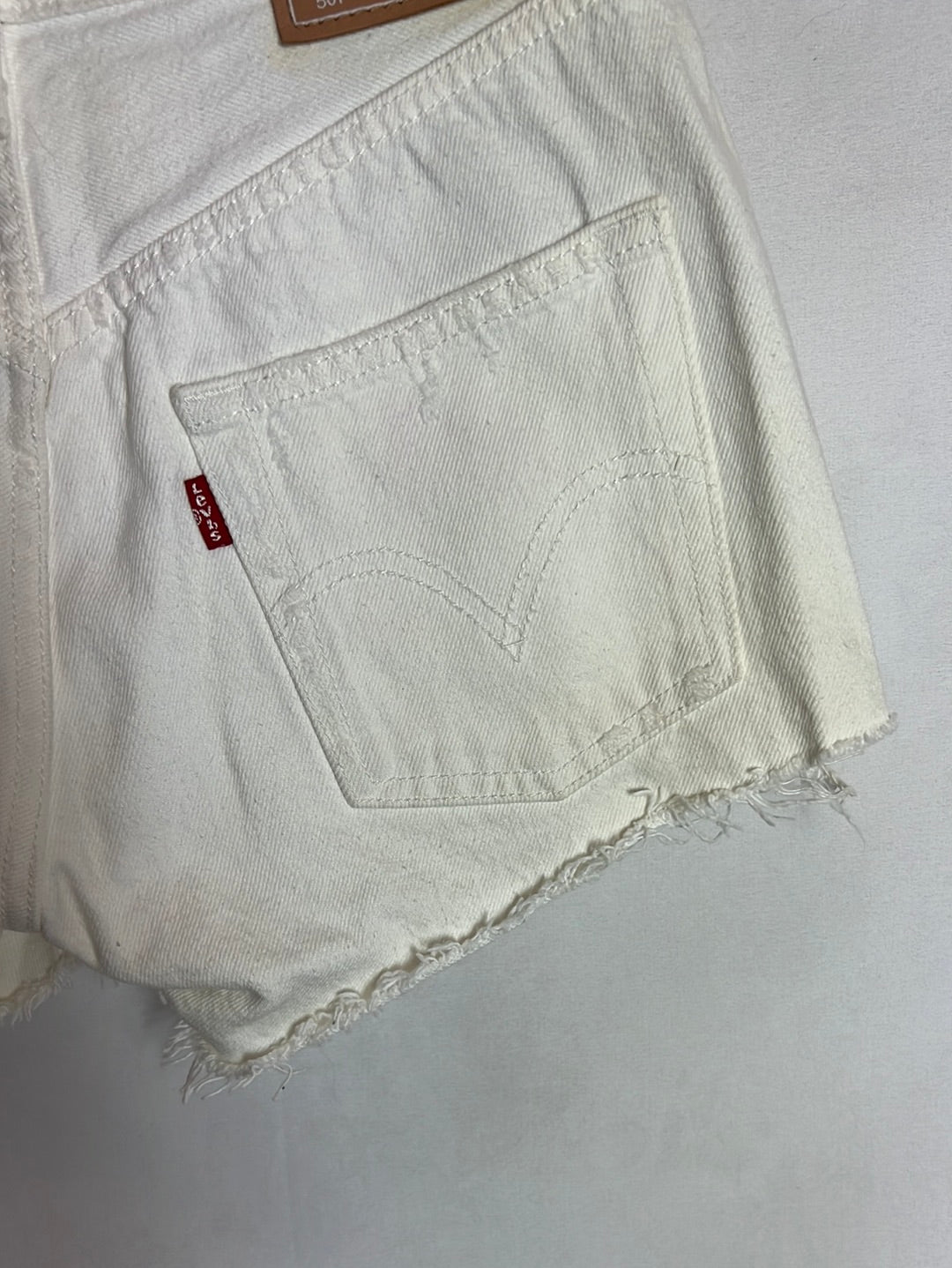 LEVI’S. Short denim abotonado blanco. T 34 (Tara)