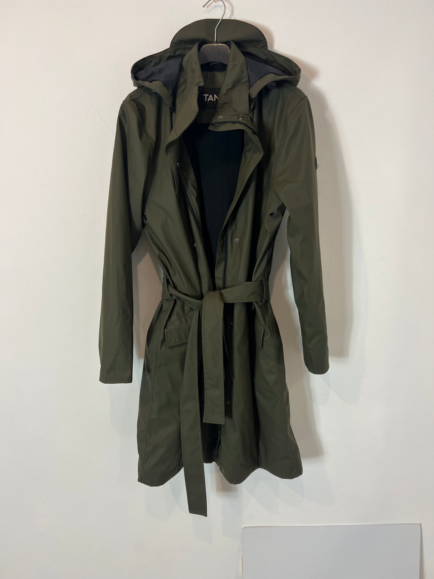 TANTÄ. Chaqueta impermeable 3/4 verde oscuro. T 38