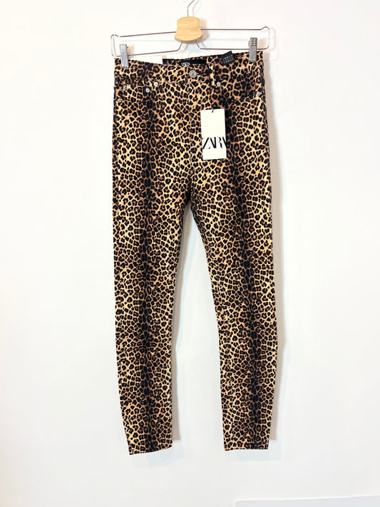 ZARA. Denim pitillo animal print. T 36