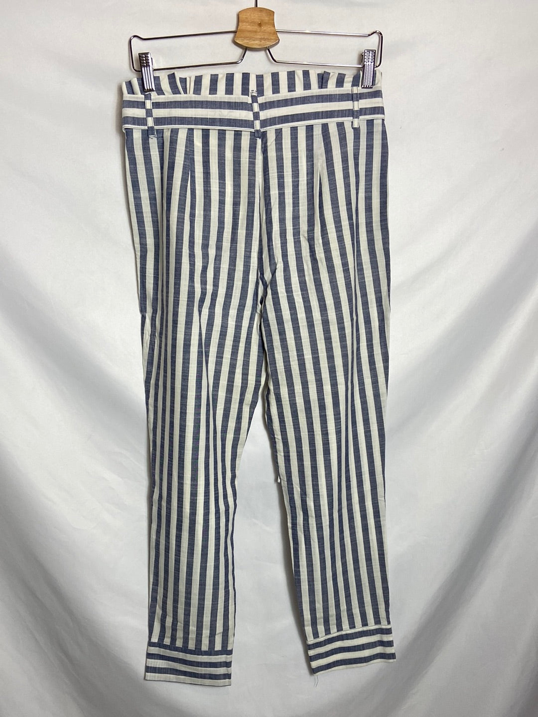 ZARA. Pantalón lino rayas T. S