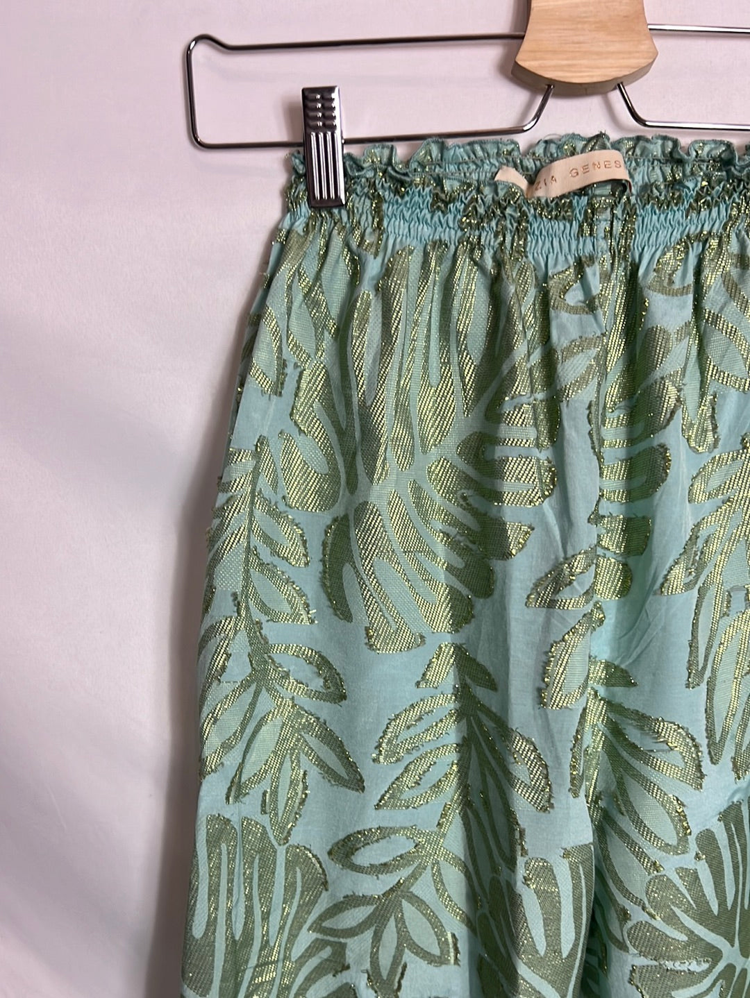 MARZIA GENESI. Pantalón bordados dorados. T 42 (36)