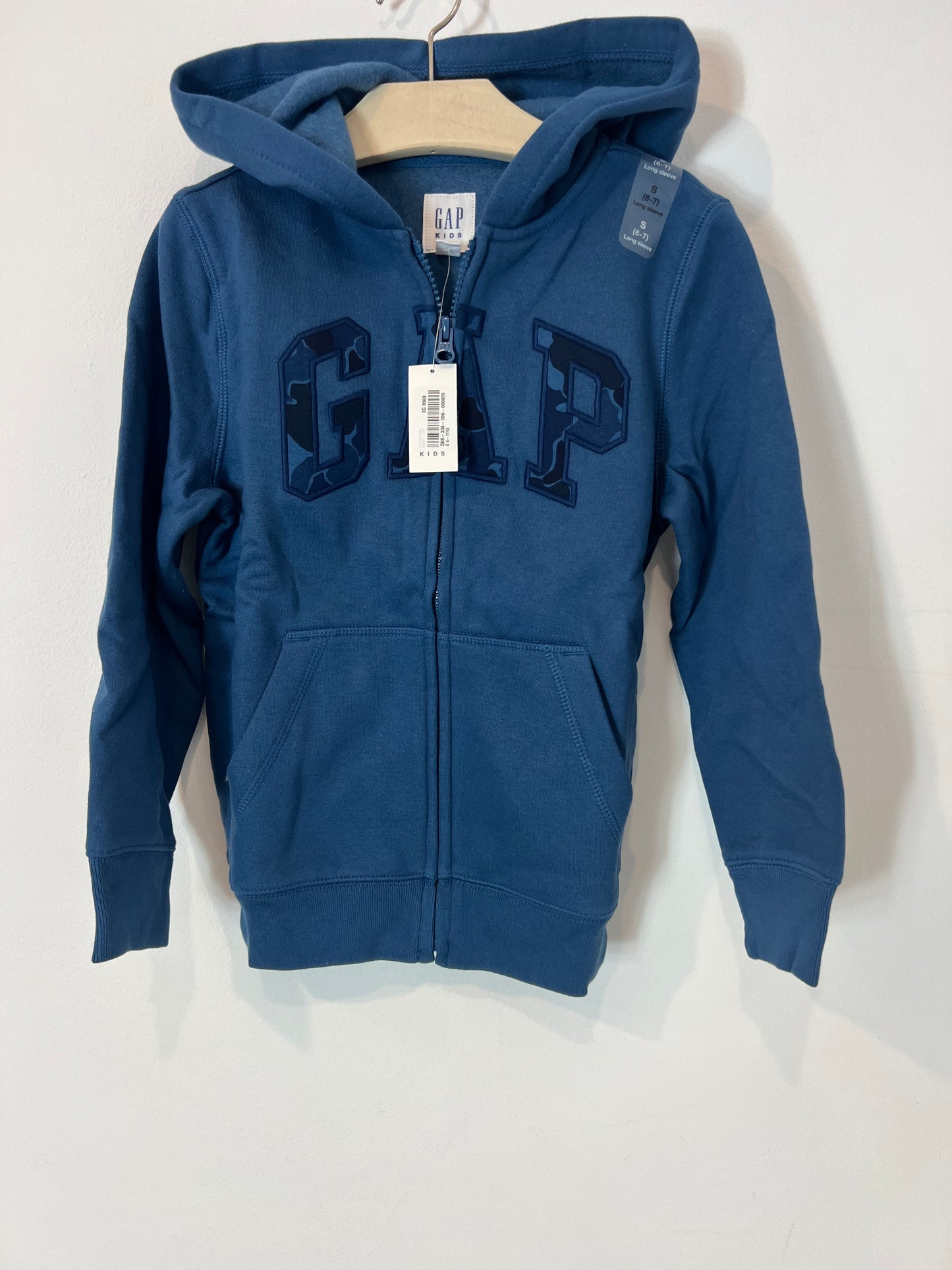 GAP. Sudadera azul cremallera. T 6-7 años