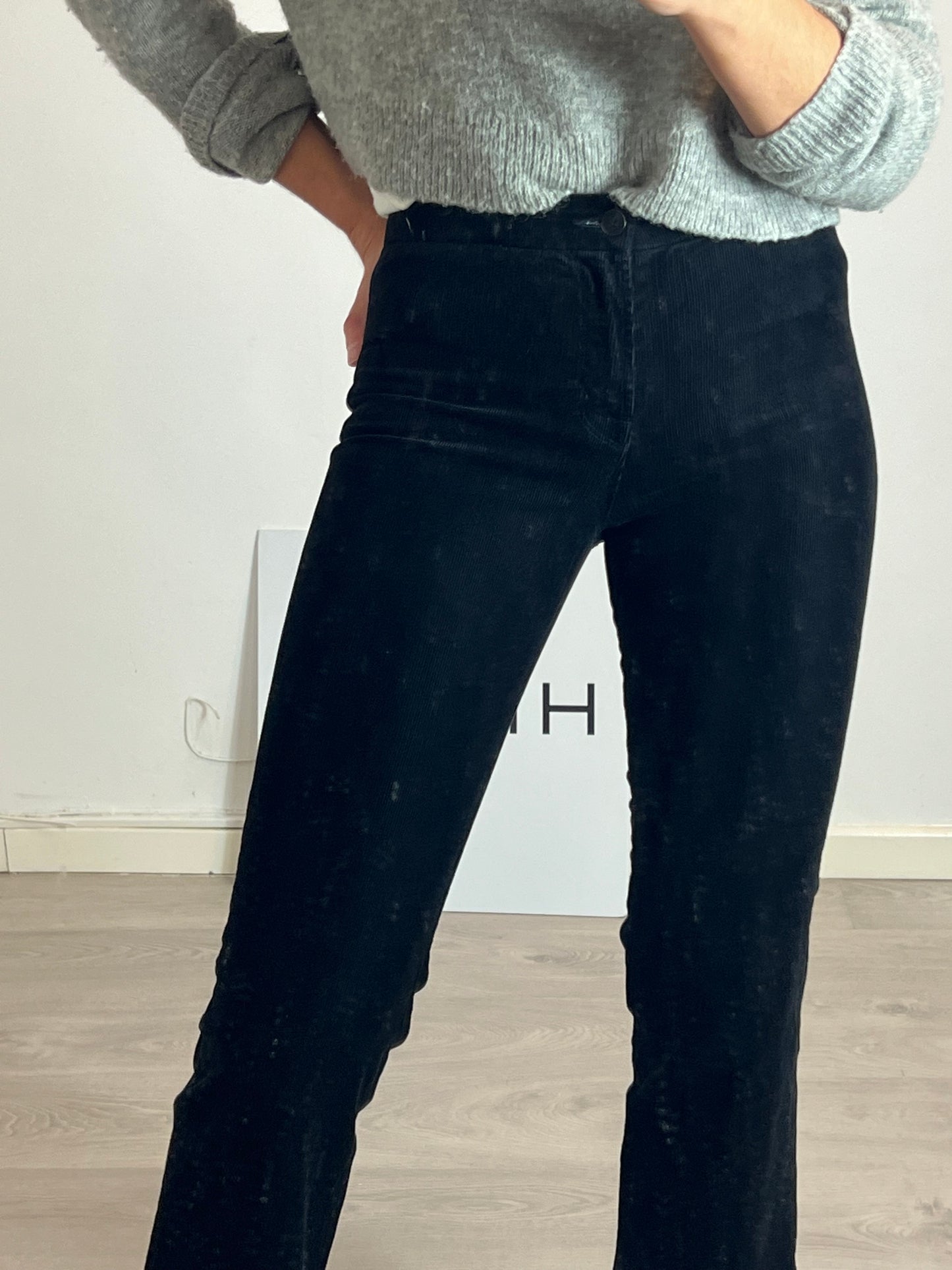 J BRAND. Pantalón pana negro  T.25(34)