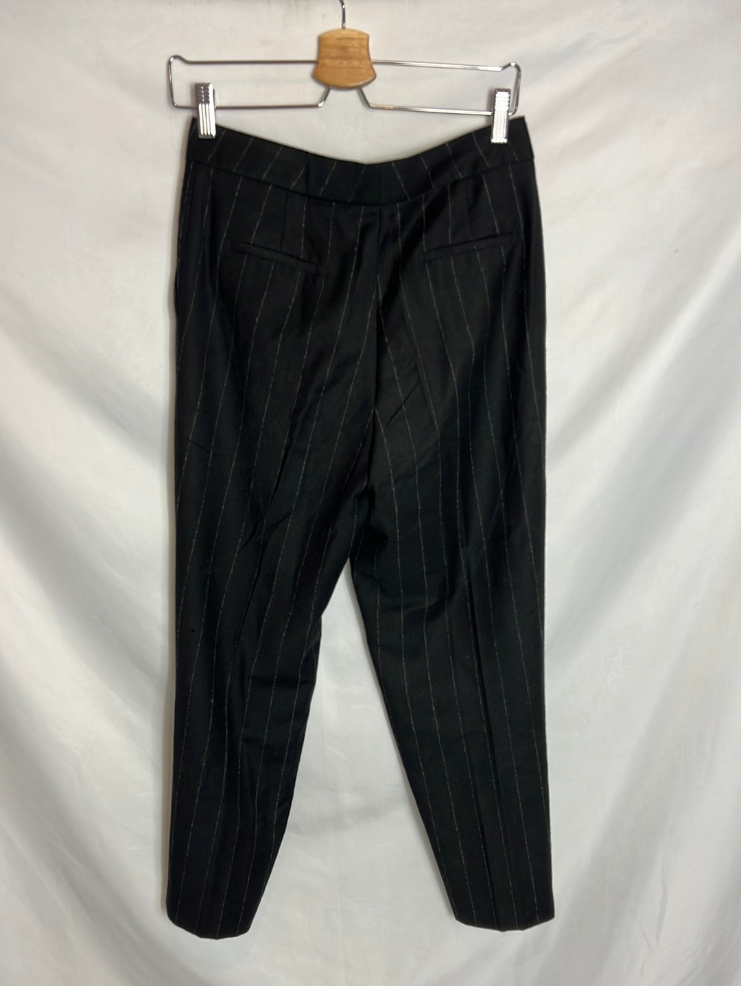 MASSIMO DUTTI. Pantalón negro rayas textura. T 38