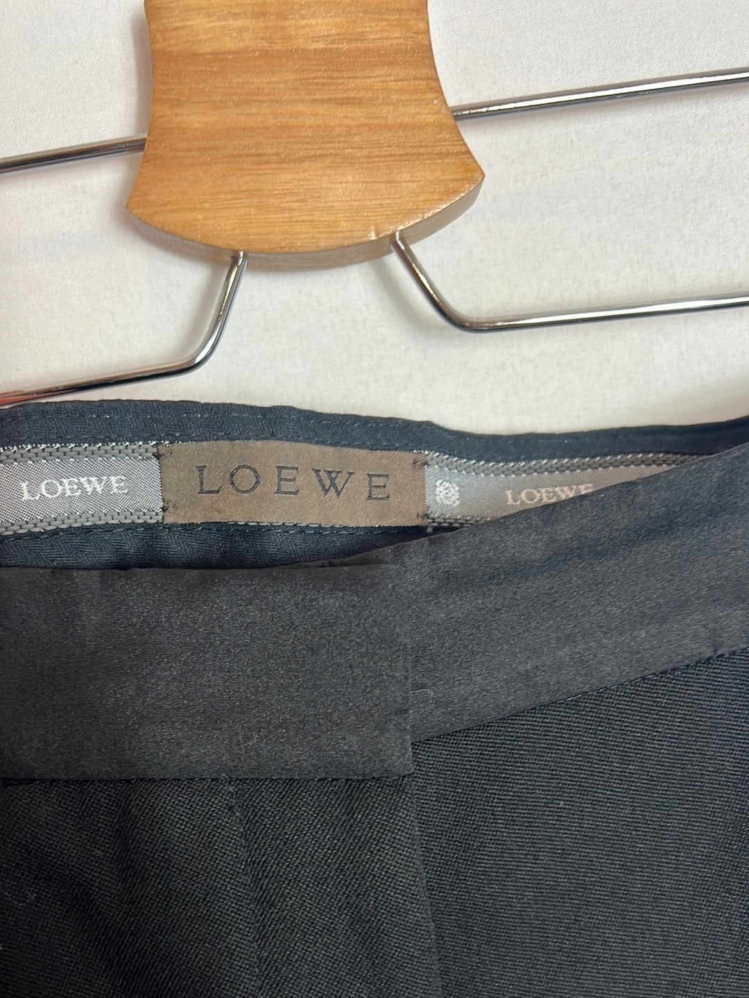 LOEWE. Pantalones pinzas negros. T 38