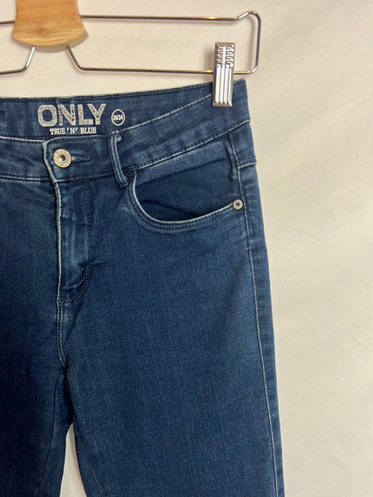 ONLY. Pantalón denim elastico campana. T 36