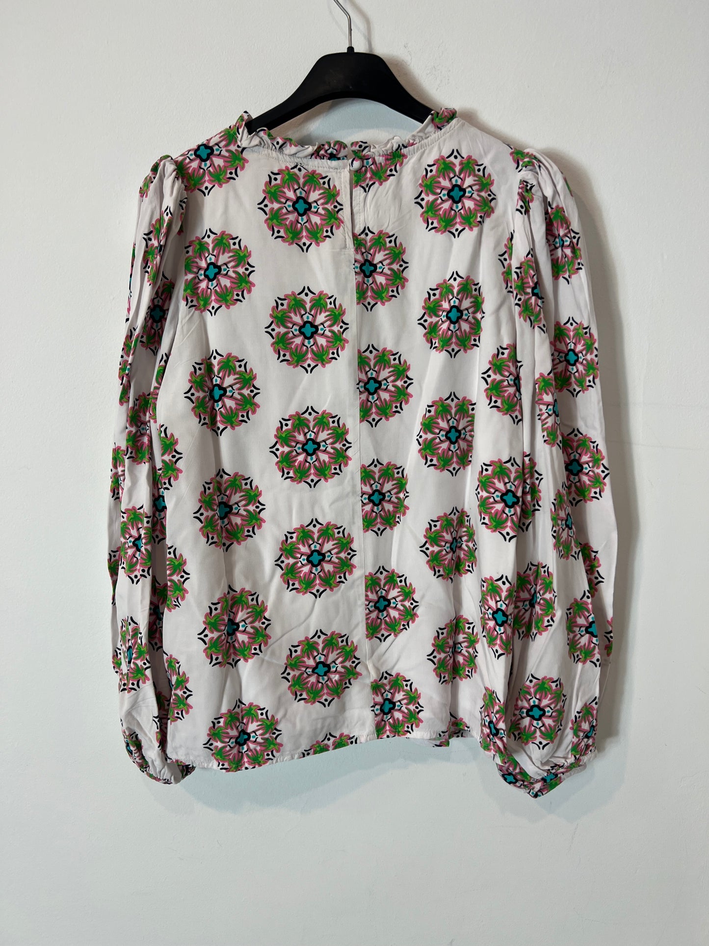 CASTAÑO DE INDIAS. Blusa blanca estampada T.s