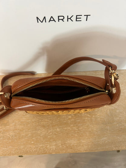 PETITE MENDIGOTE. Bolso piel camel troquelado