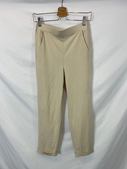 19.70. Pantalón beige fluido T.s/m