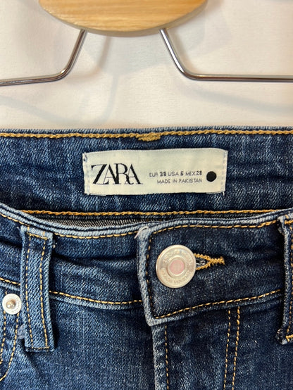 ZARA. Pantalón denim crop acampanado T.38