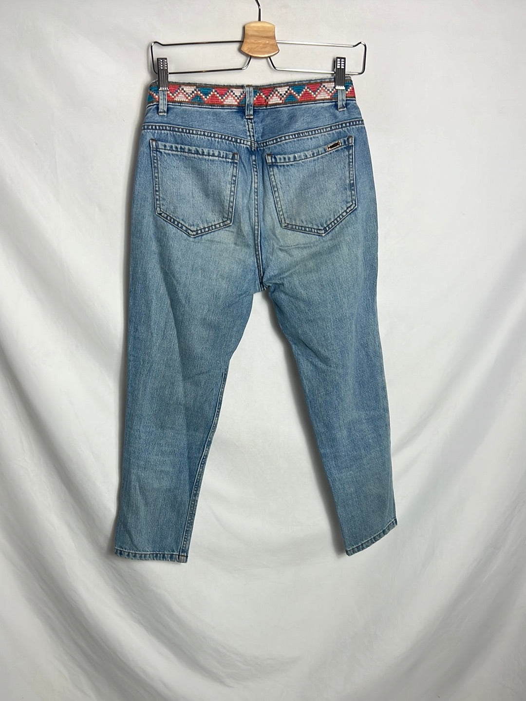 PULL&BEAR. Pantalón vaquero detalle cintura. T 34