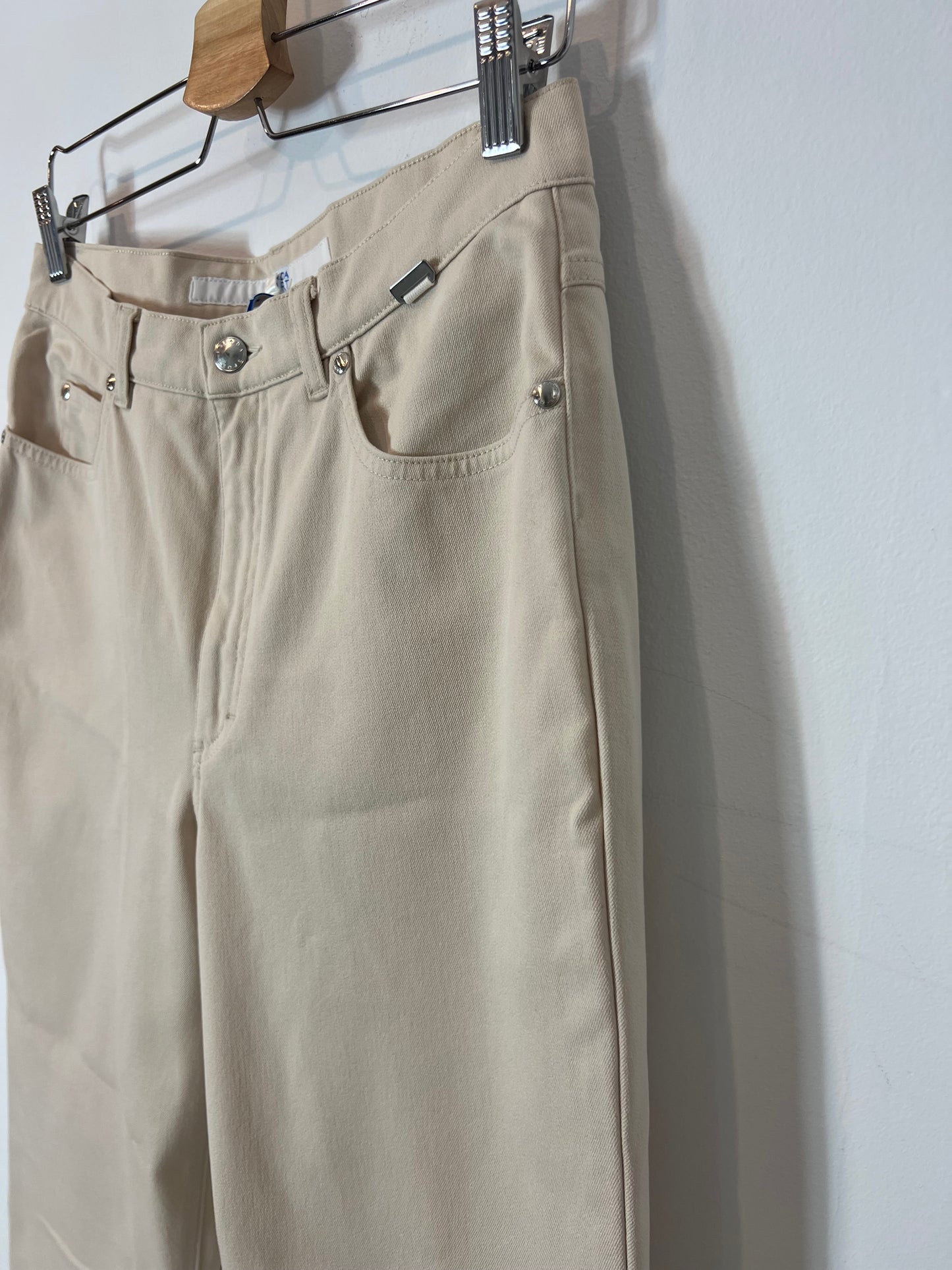 ESCADA SPORT. Pantalón recto beige. T 40