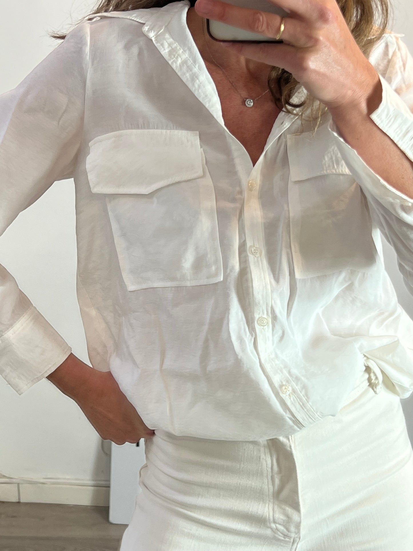 ZARA. Blusa blanca textura bolsillos. T M