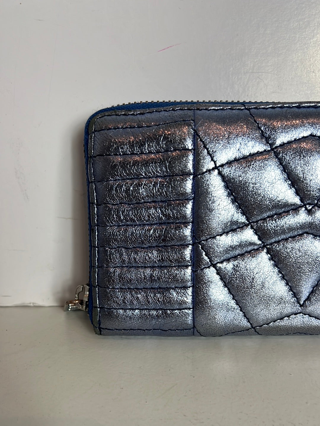 ZADIG&VOLTAIRE . Cartera piel azul metalizada