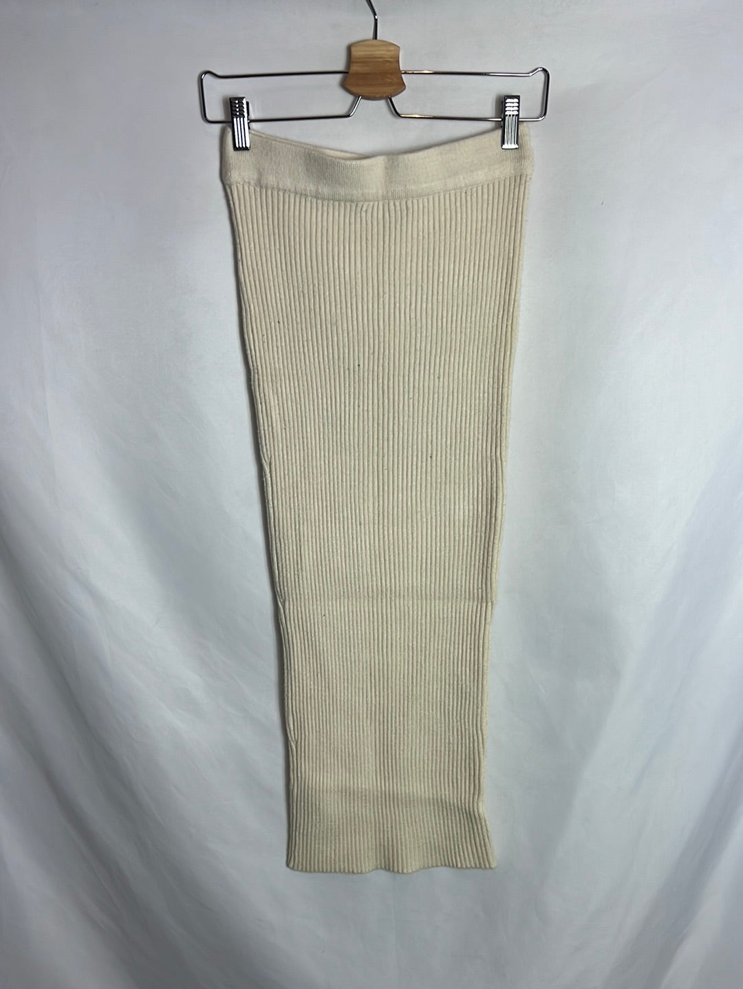 ZARA. Falda midi canalé  beige. T S