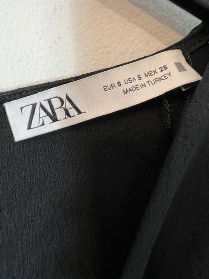 ZARA. Vestido negro midi fruncidos. T S