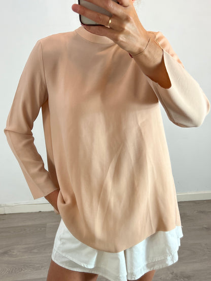 COS. Blusa detalle espalda color nude. T 40