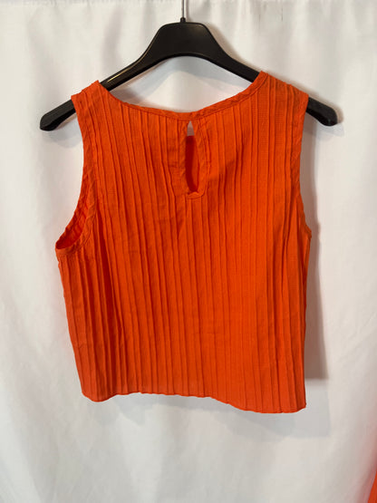 OTRAS. Conjunto naranja plisado. T XS/S