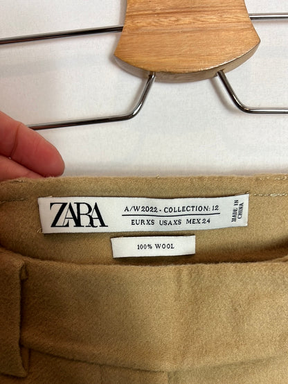 ZARA. Pantalón lana beige pata ancha. T XS