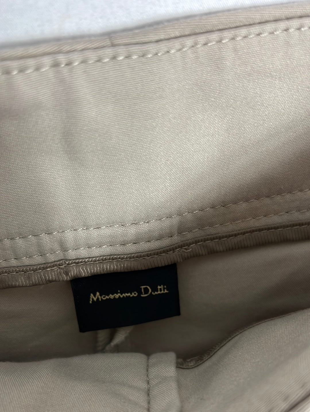 MASSIMO DUTTI. Pantalón beige elástico pinzas. T38