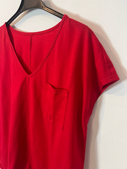 SHEIN. camiseta roja bolsillo T.l