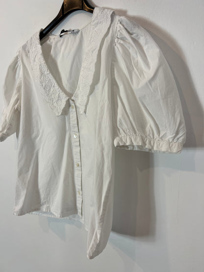 ZARA. Camisa blanca detalles cuello T.s