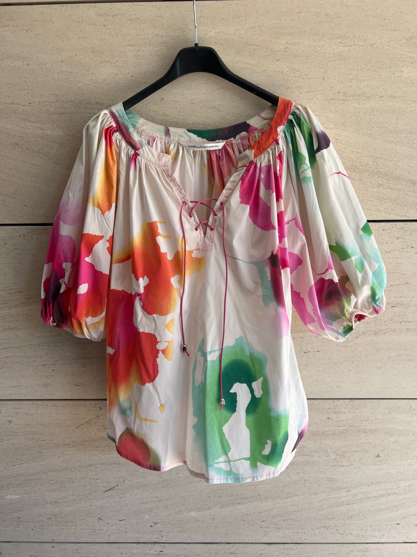 DIANE von FURSTENBERG. Blusa manga abullonada colores. T S/M