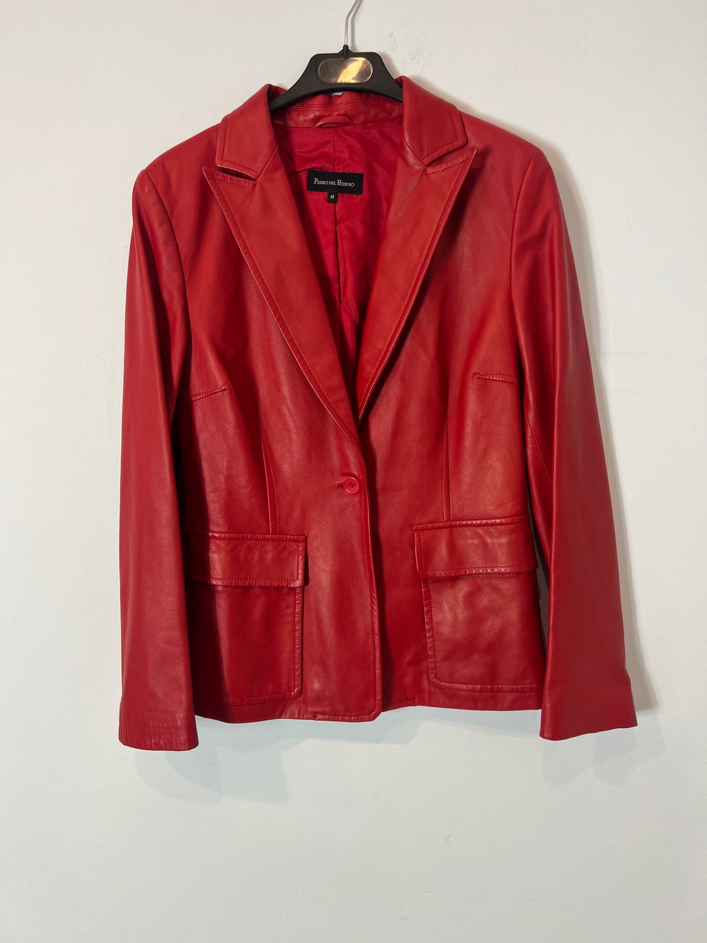 PEDRO DEL HIERRO. Chaqueta roja piel . T M