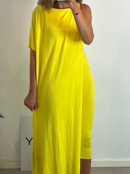 ZARA. Vestido amarillo capa T.s