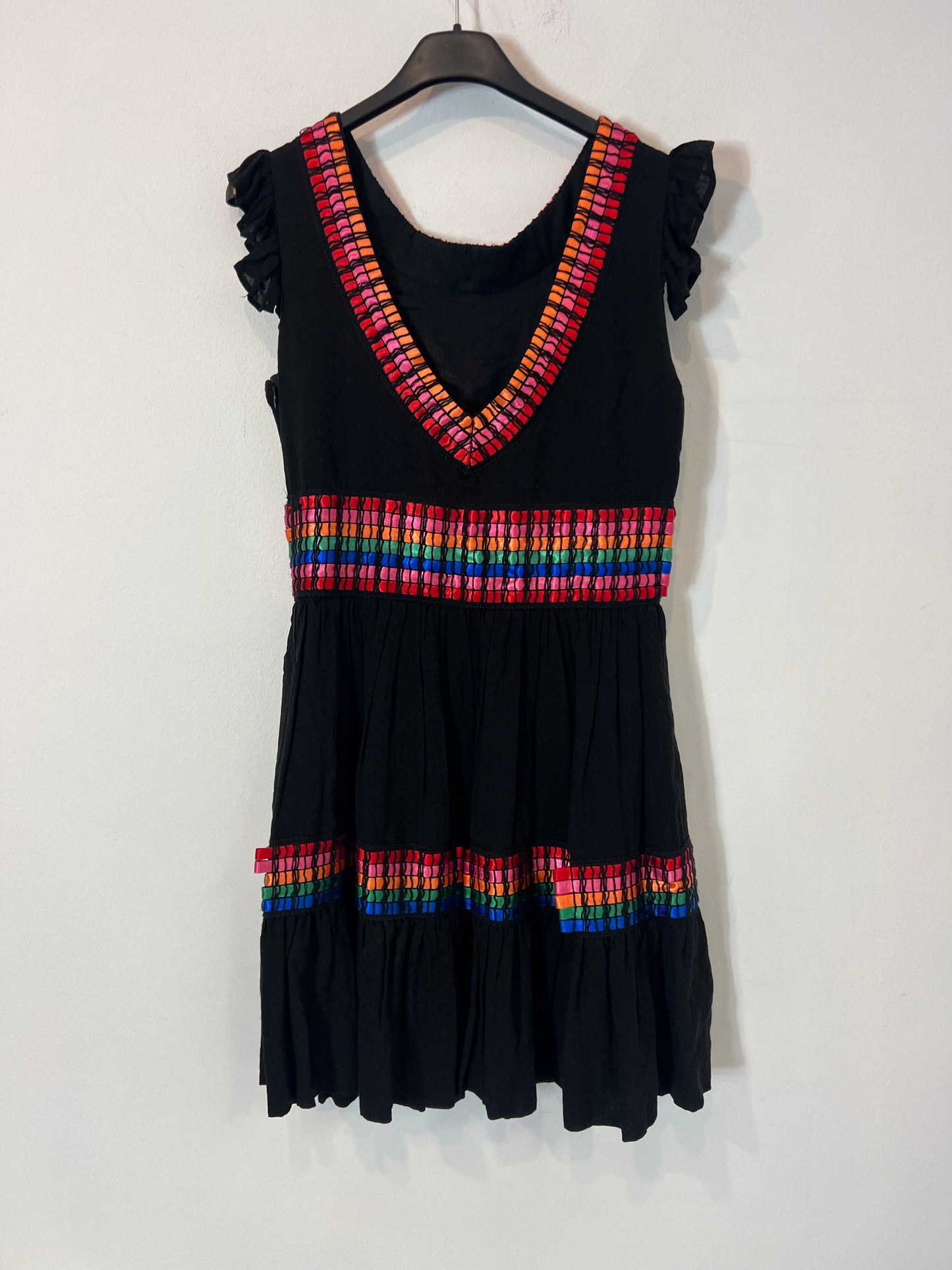 HUICHOLITA. Vestido negro detalles colores T.xs