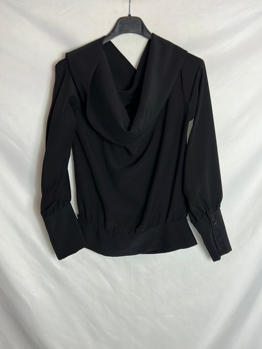 ZARA. Blusa negra cuello fluido T.s