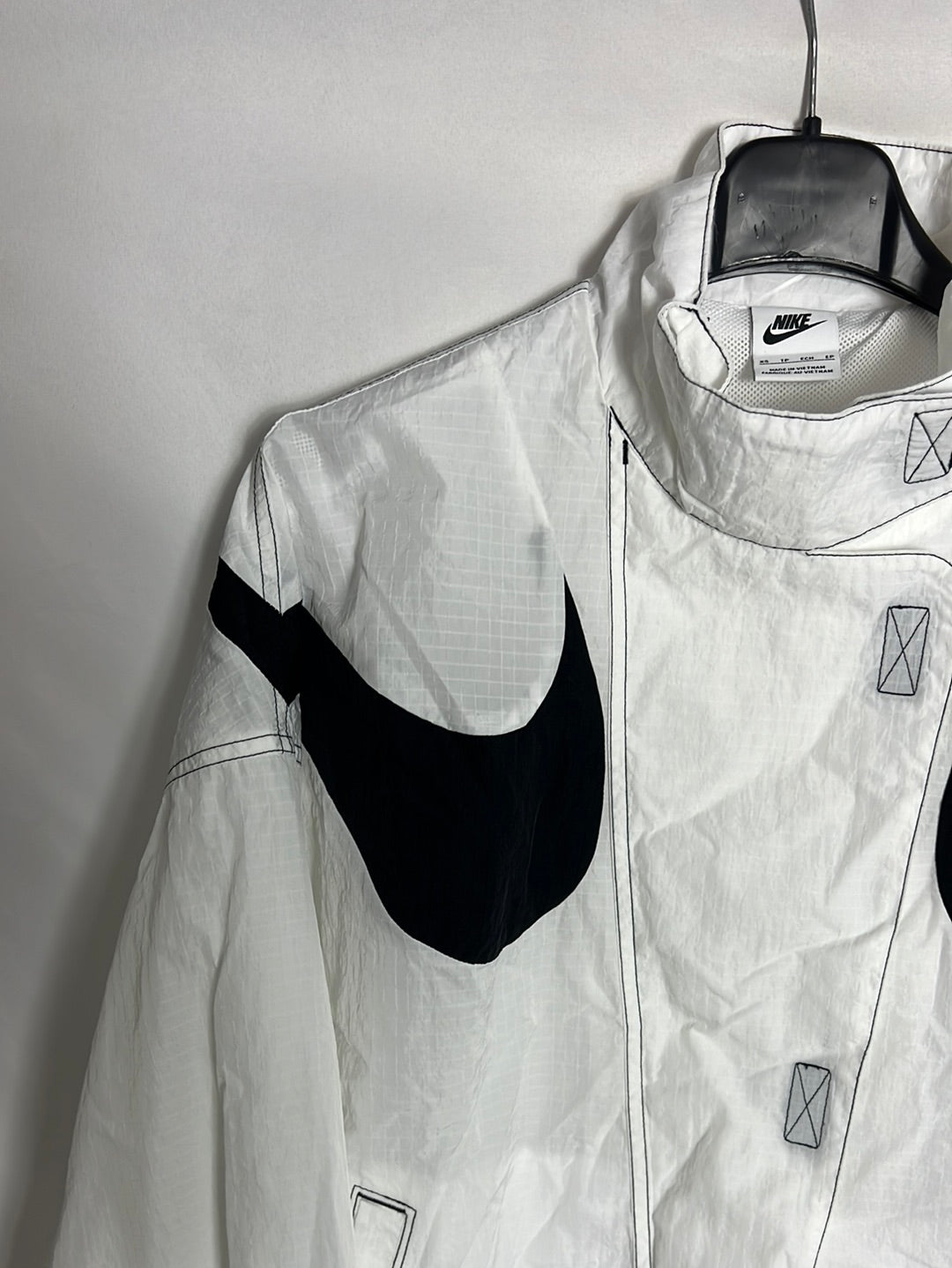 NIKE. Chaqueta blanca cortavientos logo.T XS