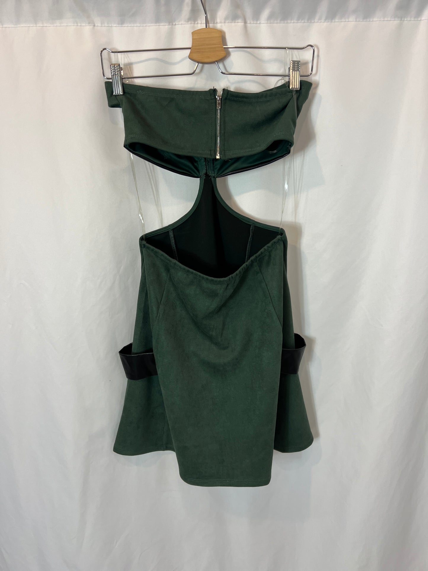 OTRAS.  Vestido corto verde aperturas. T S