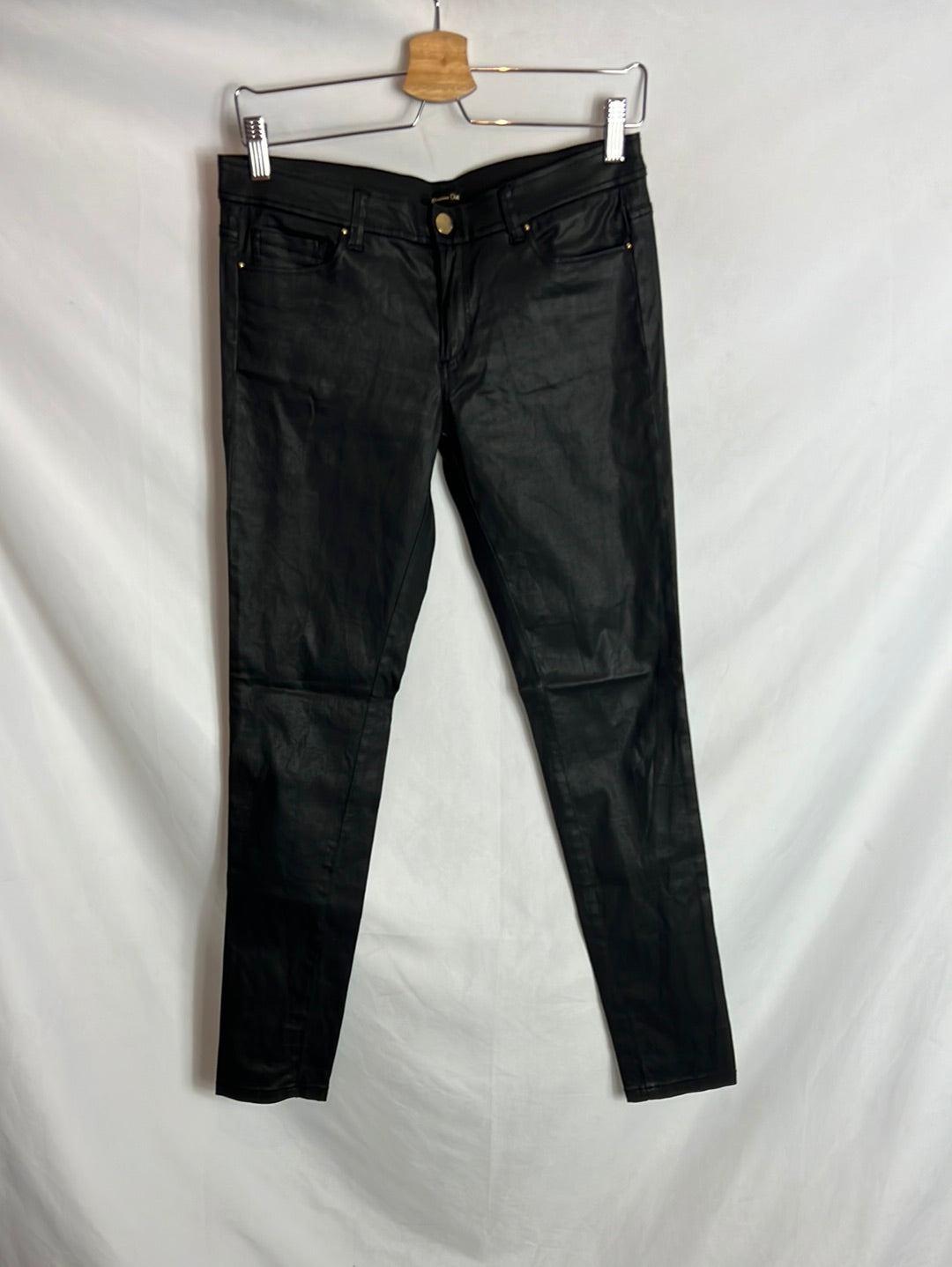 MASSIMO  DUTTI. Pantalón negro encerado elástico. T 38