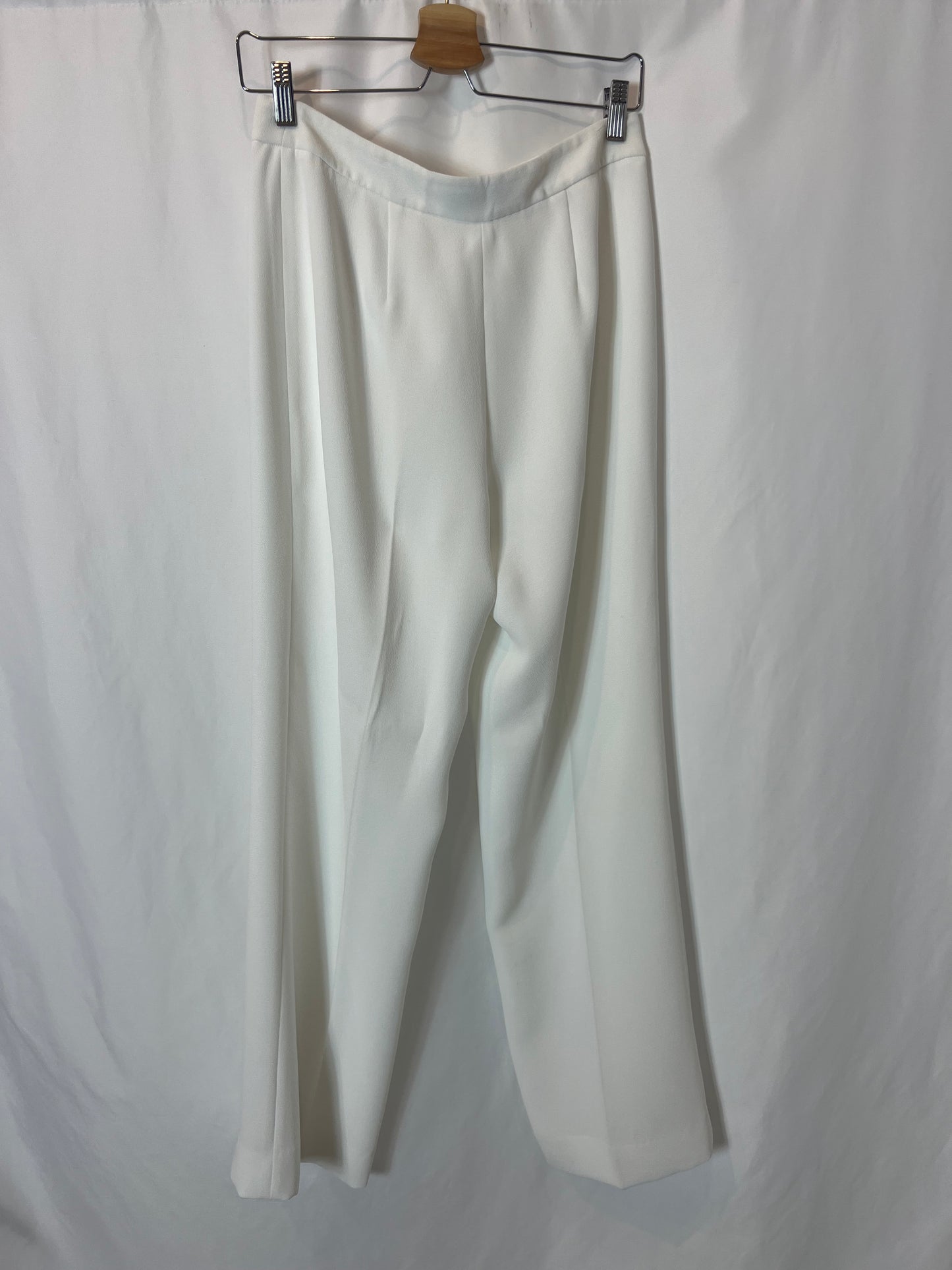 PEDRO DEL HIERRO. Pantalón blanco pinzas pata ancha. T 38