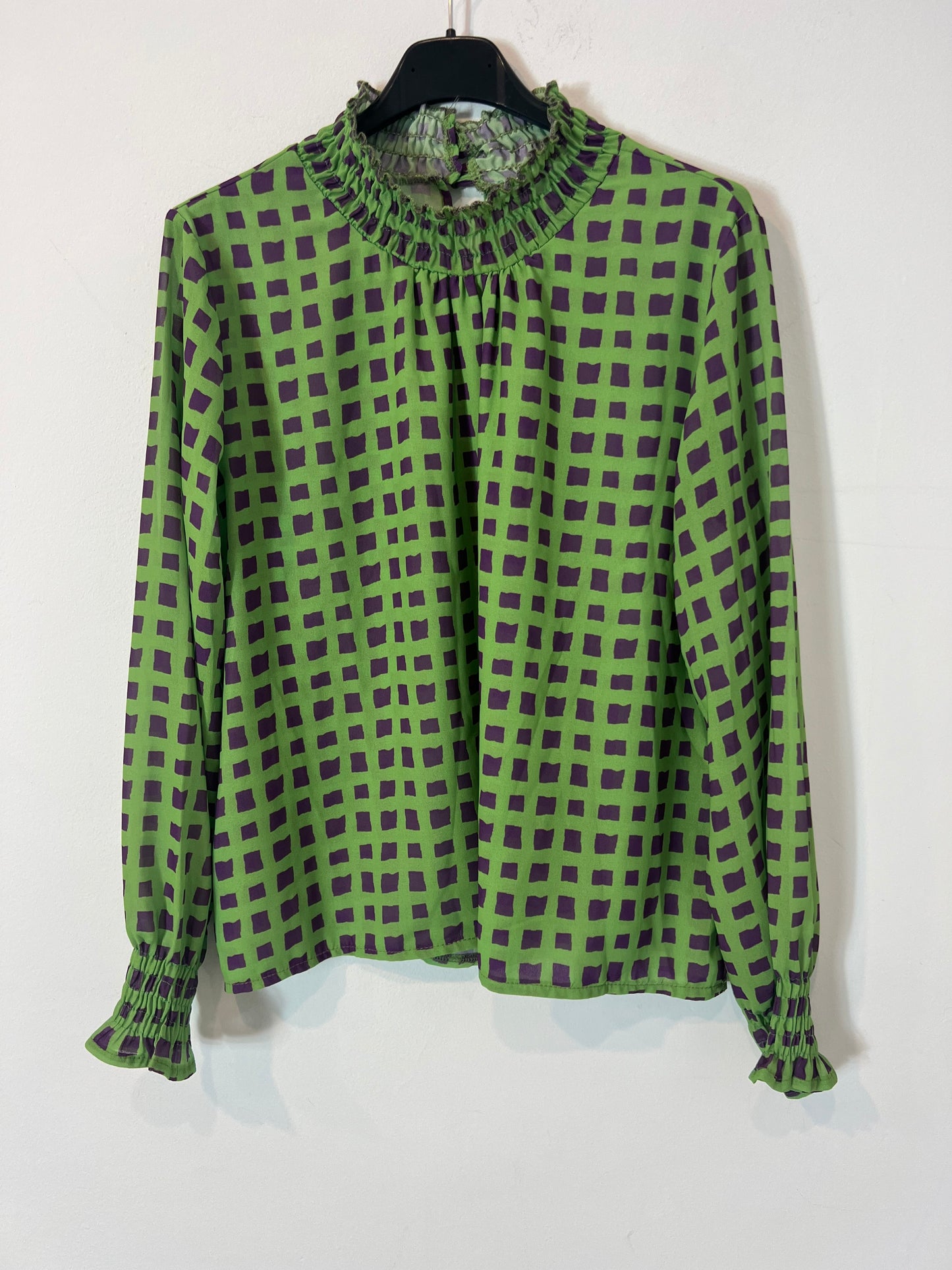 MONISQUI. Blusa verde cuadros morados T.m