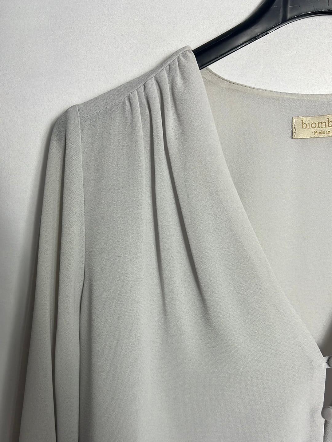 BIMANI. Blusa fluida gris perla. T M (Tara)