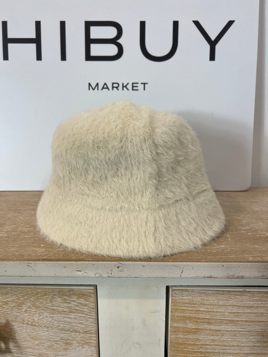 PRIMARK. Bucket pelo beige