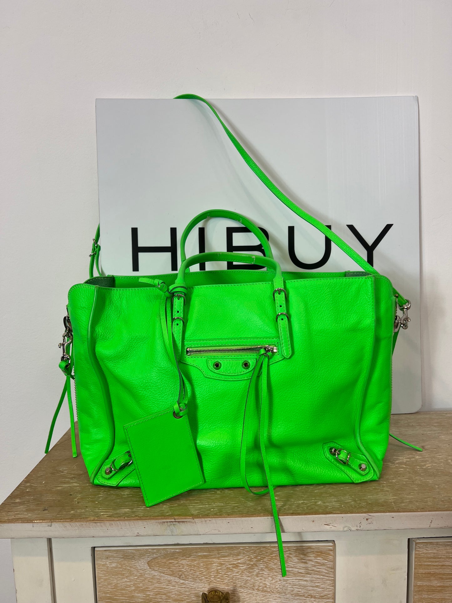 BALENCIAGA. Bolso piel verde