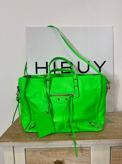 BALENCIAGA. Bolso piel verde