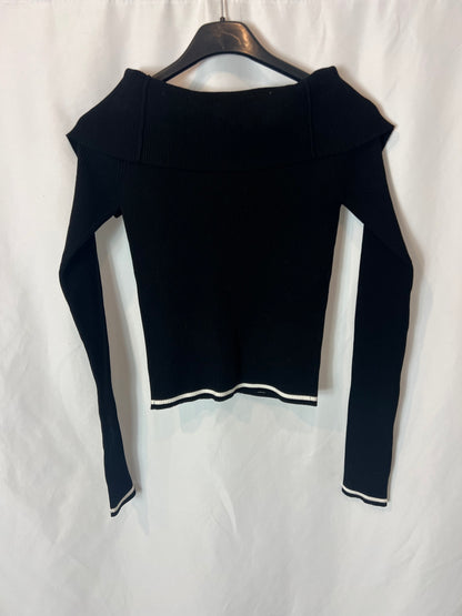 ZARA. Top canalé negro abotonado. T S