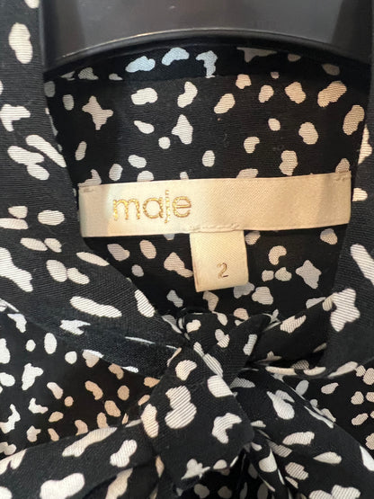 MAJE. Blusa negra fluida estampada. T 2(M)