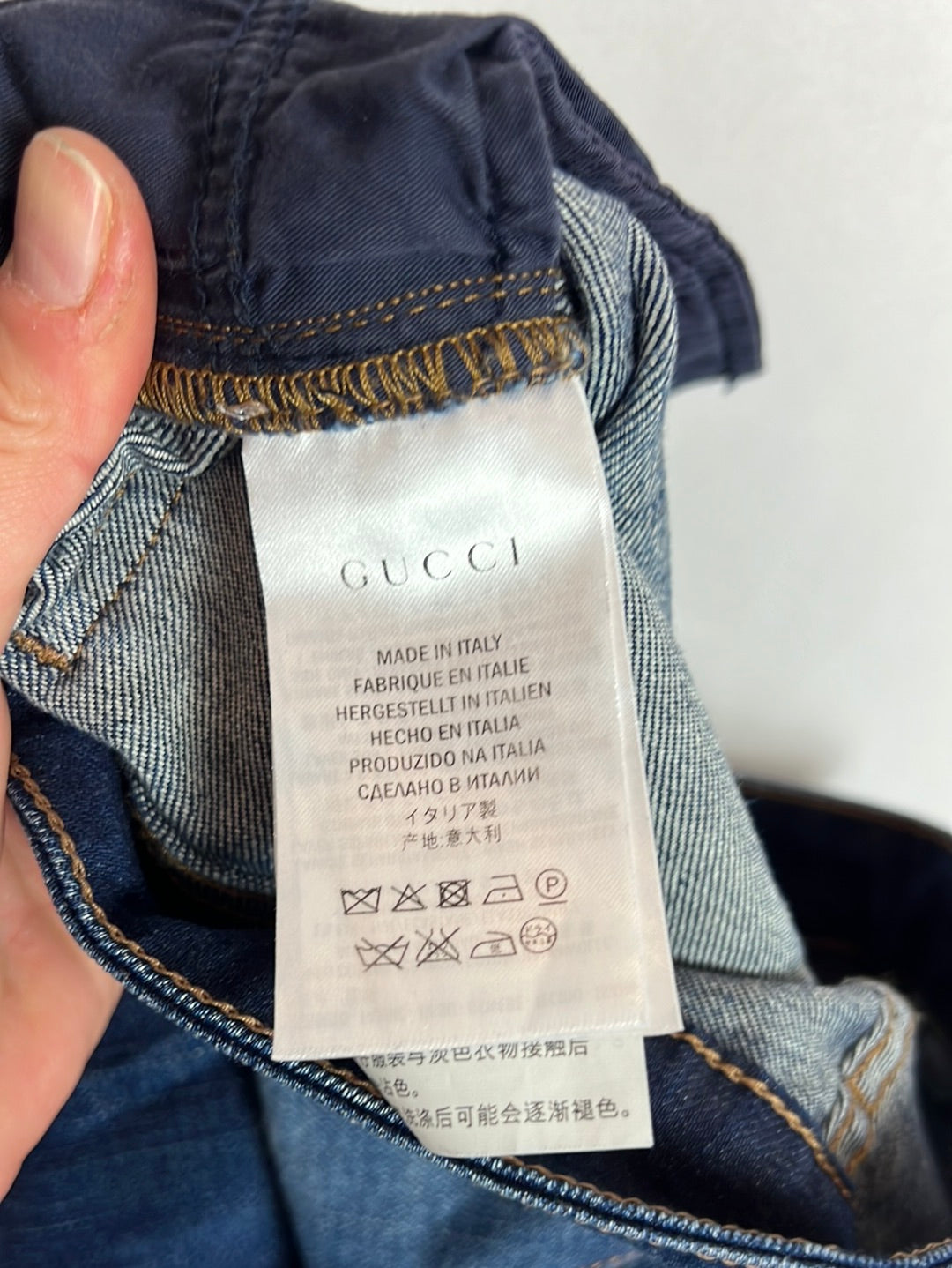 GUCCI. Denim efecto desgastado acampando. T 40