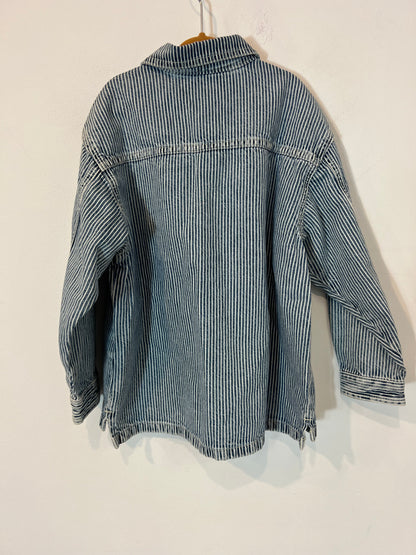 H&M. Chaqueta denim rayas. T 5-6 años