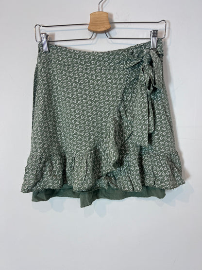 OTRAS. Falda corta verde cruzada T.u(S)