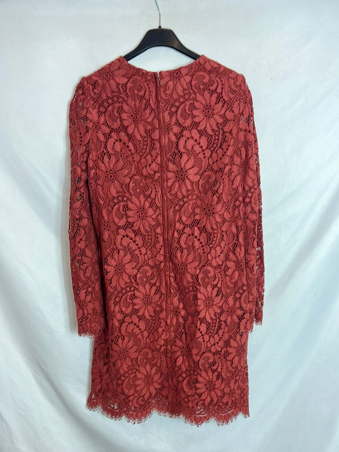 DOLCE&GABANNA. Vestido burdeos troquelado. T 44 (M)