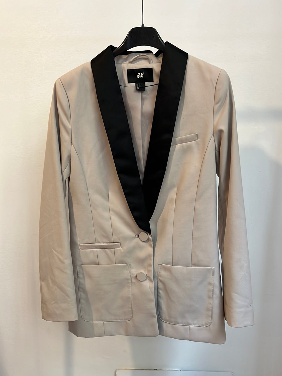 H&M. Blazer beige solapa negra. T 34