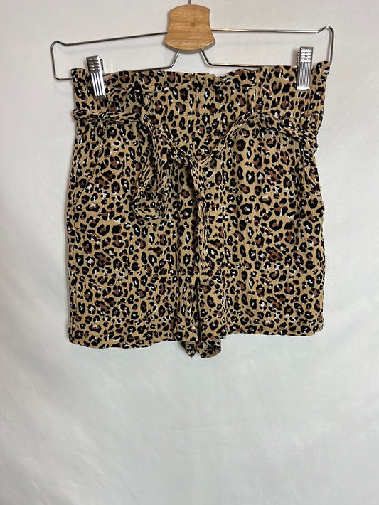 STRADIVARIUS. Pantalón corto fluido animal print. T S