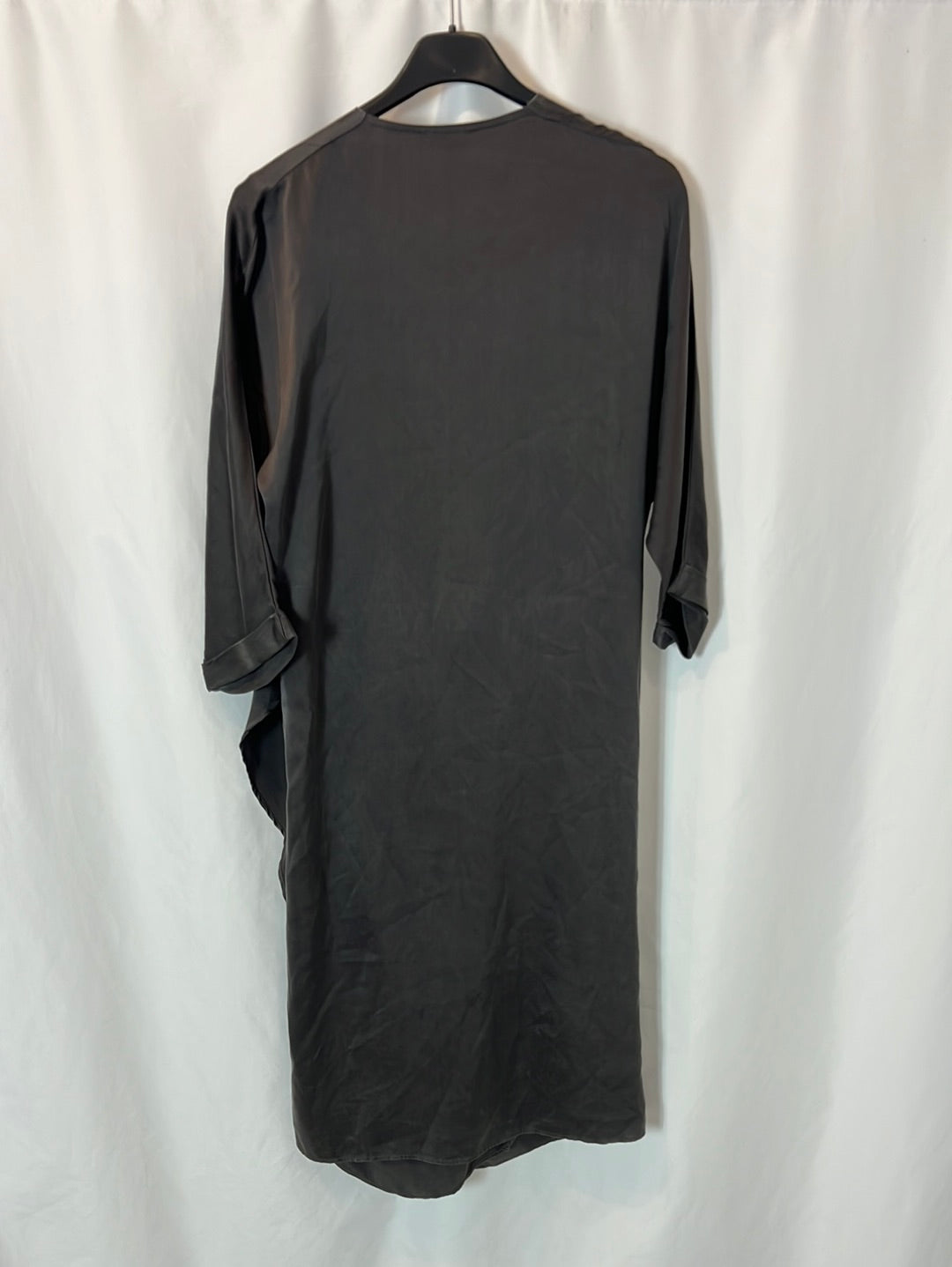 TCN. Vestido gris seda cruzado. T S